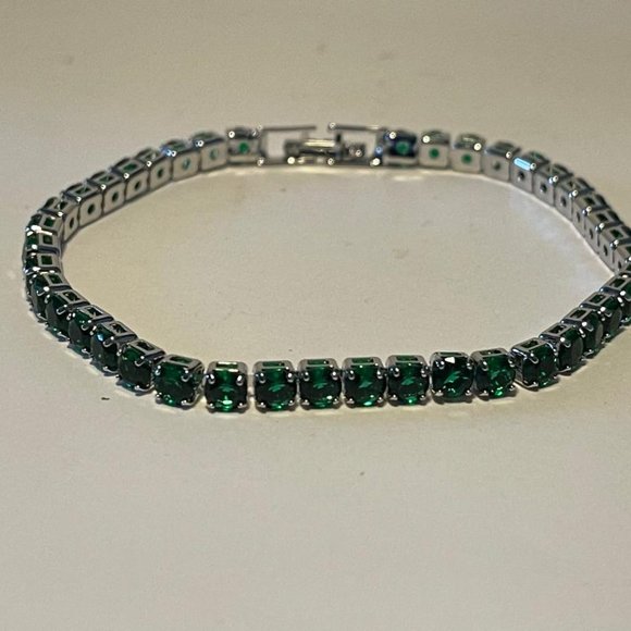 Emerald Green Stones Women's Tennis Bracelet NEW - Picture 2 of 3